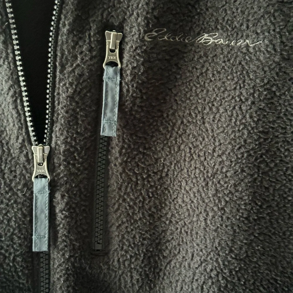 EDDIE BAUER MEN'S FULL ZIP RELAXED FIT FLEECE SLEEVELESS VEST - Picture 5 of 9